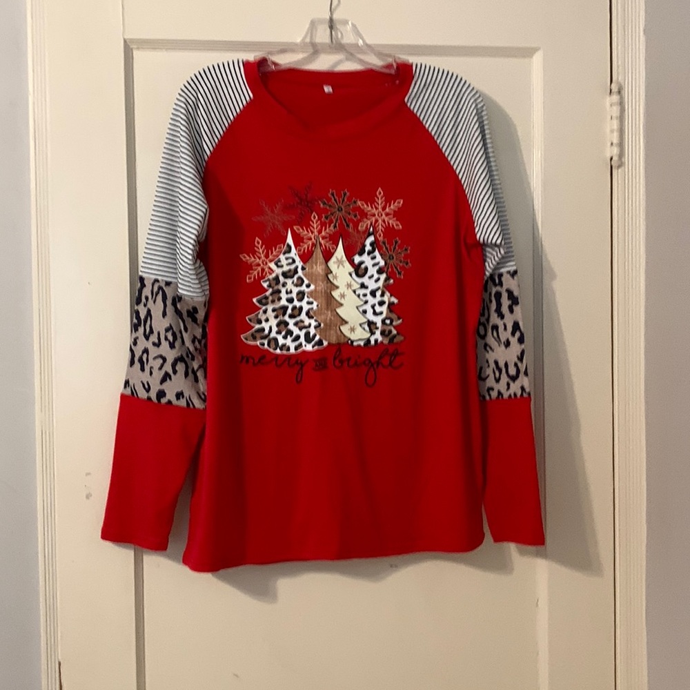Adorable Women’s Holiday Shirt - so soft! - NWT